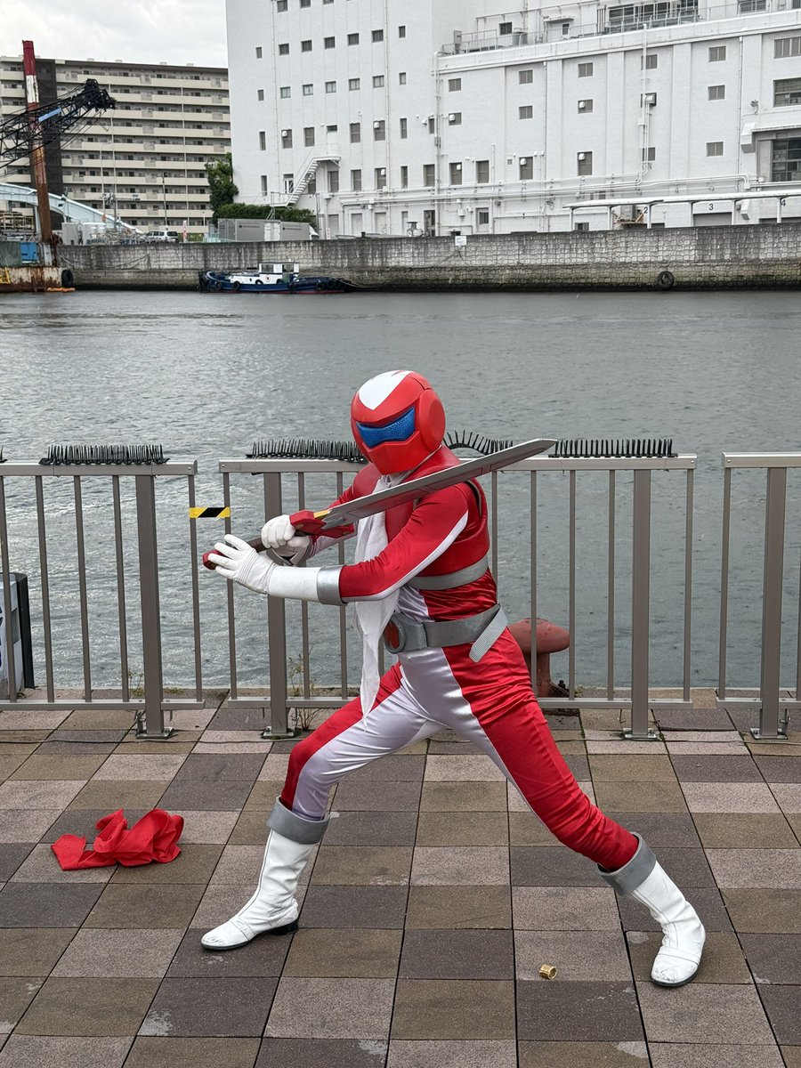 hiiragi202301's tweet photo. 今日はざこば朝市のナイスマンショーへ行ってきた。
さめマン、カッコよかった！
久しぶりにアクションが観れて良かった。

ショーの最後に雨が降り出して、ちょっと残念。
天気もだけど…人混みに疲れちゃった。 https://t.co/fZCvCq5eyh