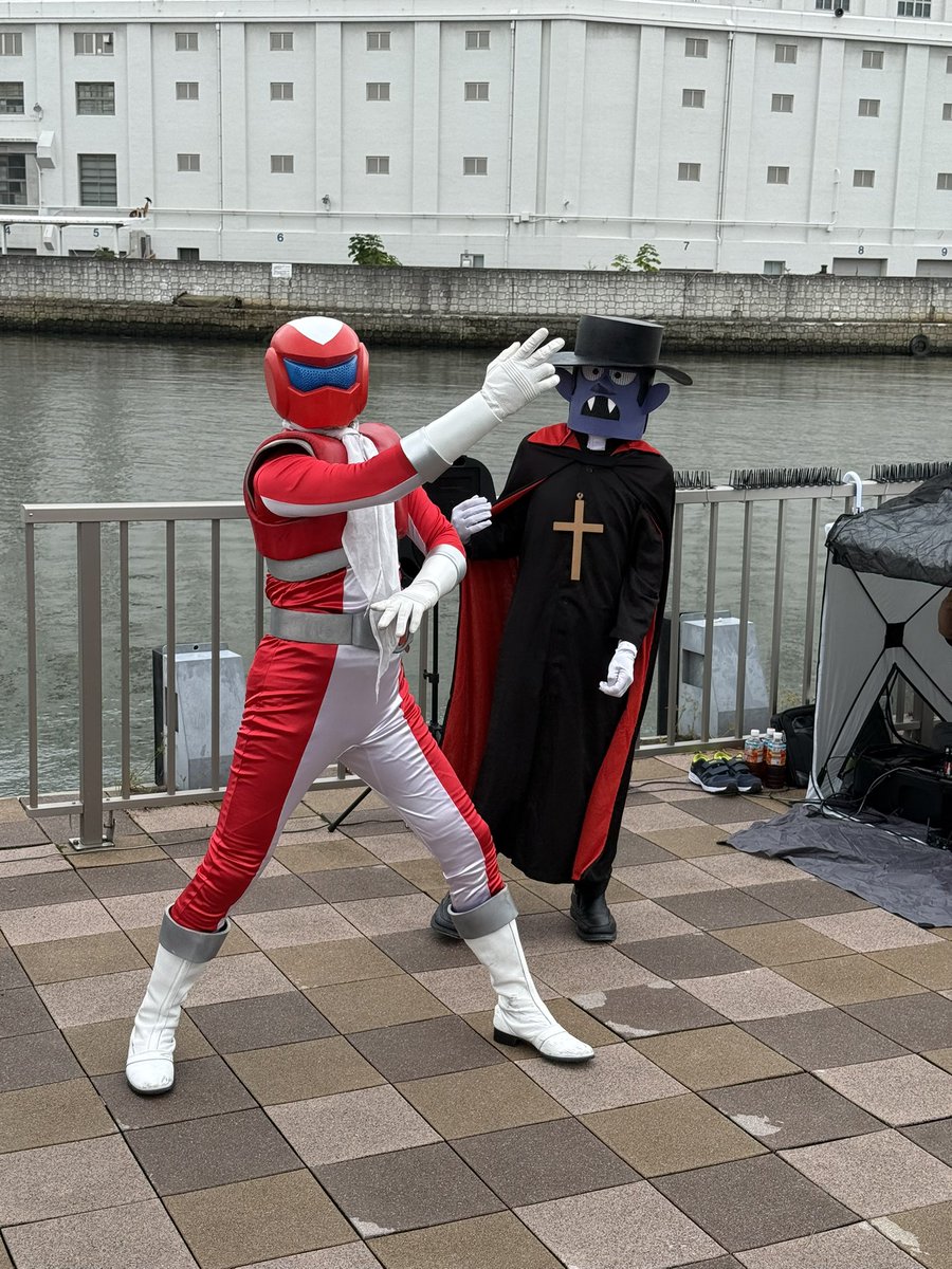 hiiragi202301's tweet photo. 今日はざこば朝市のナイスマンショーへ行ってきた。
さめマン、カッコよかった！
久しぶりにアクションが観れて良かった。

ショーの最後に雨が降り出して、ちょっと残念。
天気もだけど…人混みに疲れちゃった。 https://t.co/fZCvCq5eyh
