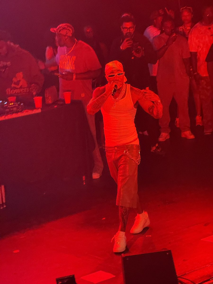 aspectjoshASPG's tweet photo. Best night of my life got to see loe shimmy💯09.26.26 #loeshimmy #prettygirlsruntheworld #orlando https://t.co/RiHqyGiXUV