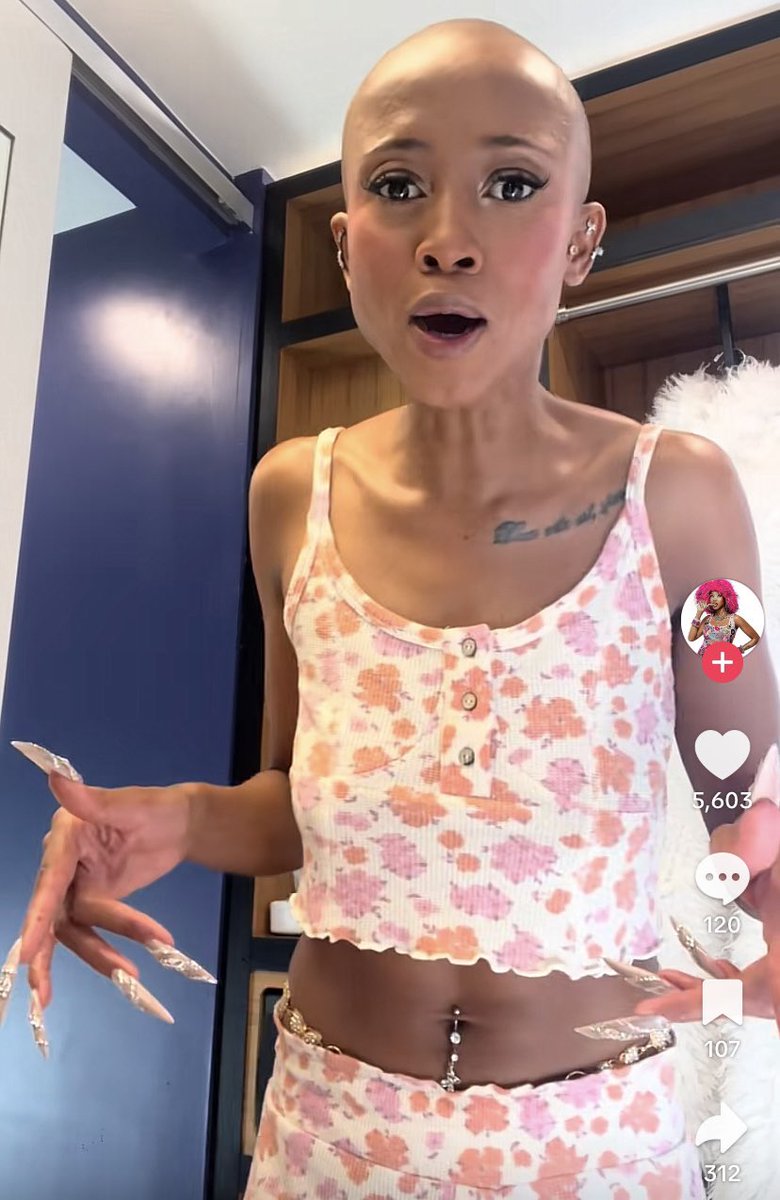 SoftMaryyy's tweet photo. I don’t like this new trend of not eating 😭why is Moozlie starting to look like Ariana Grande and Cynthia ?? https://t.co/eo7jCldlYI