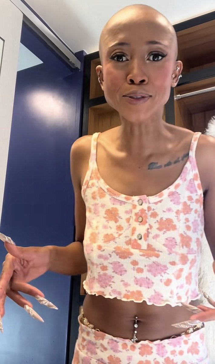 SoftMaryyy's tweet photo. I don’t like this new trend of not eating 😭why is Moozlie starting to look like Ariana Grande and Cynthia ?? https://t.co/eo7jCldlYI