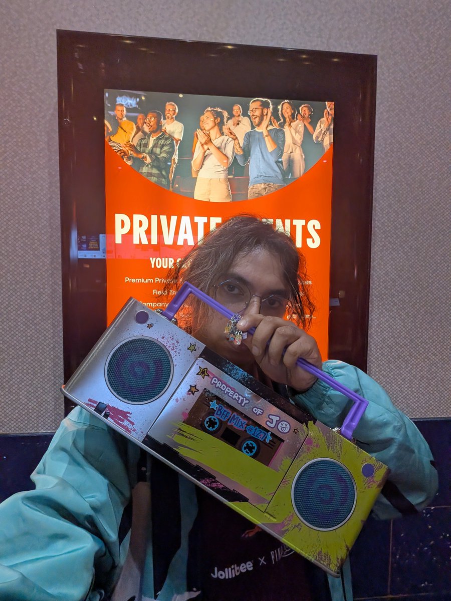 NegiKitsu's tweet photo. Just got out of watching Forgotten Island
FULL HOUSE!
This movie's a must watch especially for Filipinos
It made me so nostalgic to times in the Philippines &amp; our mythology
I'm glad that it is now being shared overseas
Also hearing Tagalog being spoken fills me with so much pride https://t.co/7bBBaJbFfw