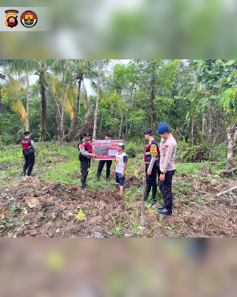 BidhumasKalbar's tweet photo. Tak menunggu api muncul, Sat Samapta Polres Sambas bersama personel BKO Brimob memperketat patroli dan menyisir kawasan rawan Karhutla di Dusun Nangen, Desa Lumbang, Kecamatan Sambas, Jumat (25/9/2026).
#PoldaKalbar #HumasPoldaKalbar #PoldaKalbarSiagaKarhutla https://t.co/F6WoIT3iEw