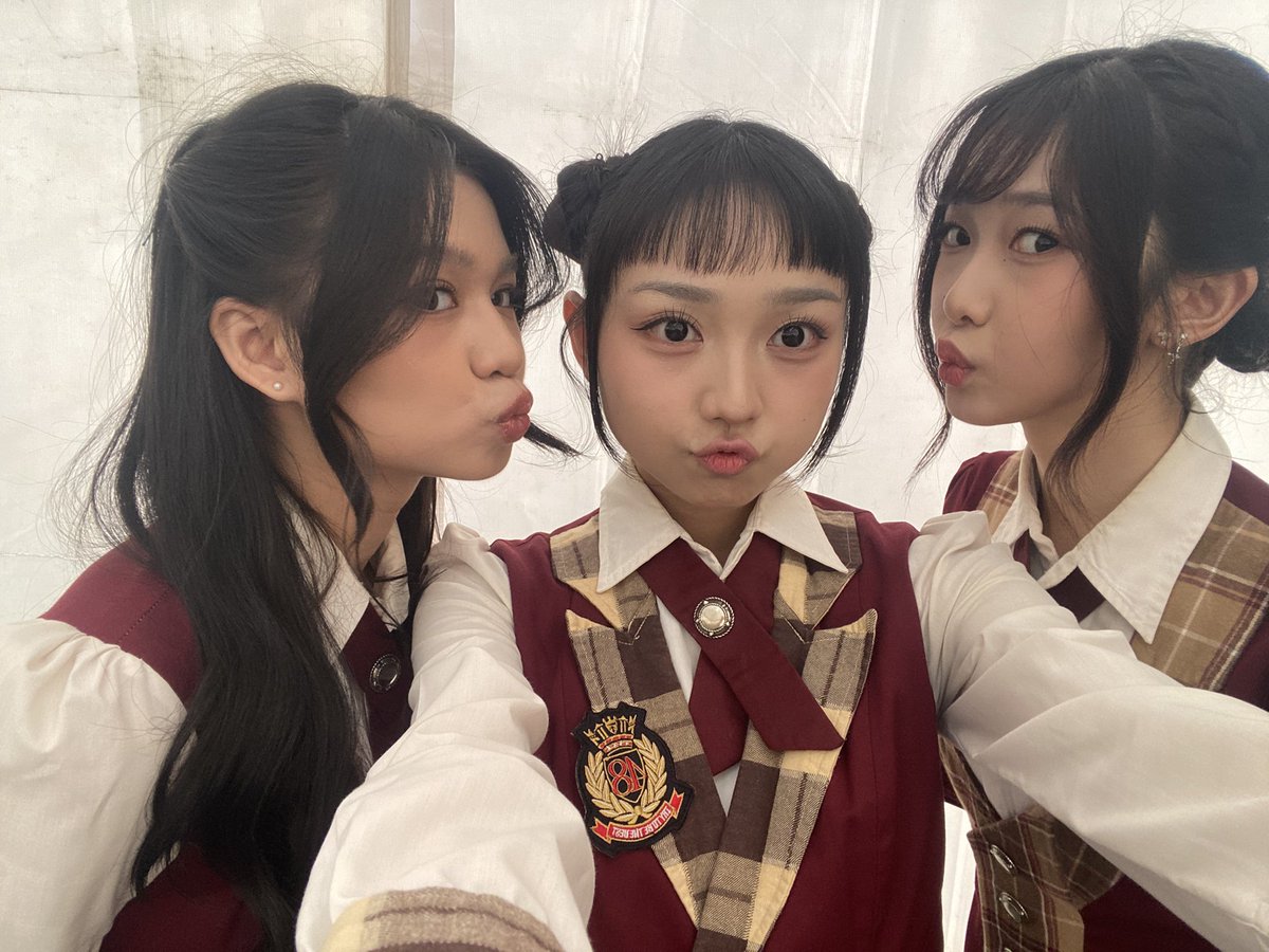 SNayla_JKT48's tweet photo. TERIMAKASIH BANYAK ON AIR HARI INI🥹 seru nggak!!?? 
panas ya taadiii!? jangan lupa minum air ya!!?? Hati hati di japang pulang 🫰🏻
See u di event selanjutnya 🥹🩷 https://t.co/yqxOtg8gr9