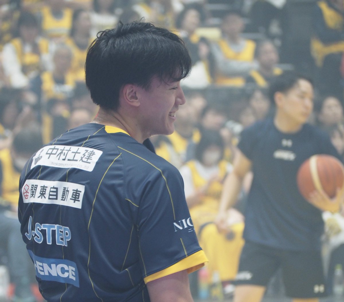 DeepSea1996's tweet photo. みんな「ファンのみなさんに勝利を届けられなくて悔しい」って言ってくれるのやさしい。たとえば紳司のリバウンド、ほんとうにほんとうにえらかった。今日は身長では勝てないから、なんとかタップだけでもしようと必死に触ってた。そういう姿がこれからも応援したくなる。勝ち負けよりも大切なこと。 https://t.co/mQ4QSo9G3H