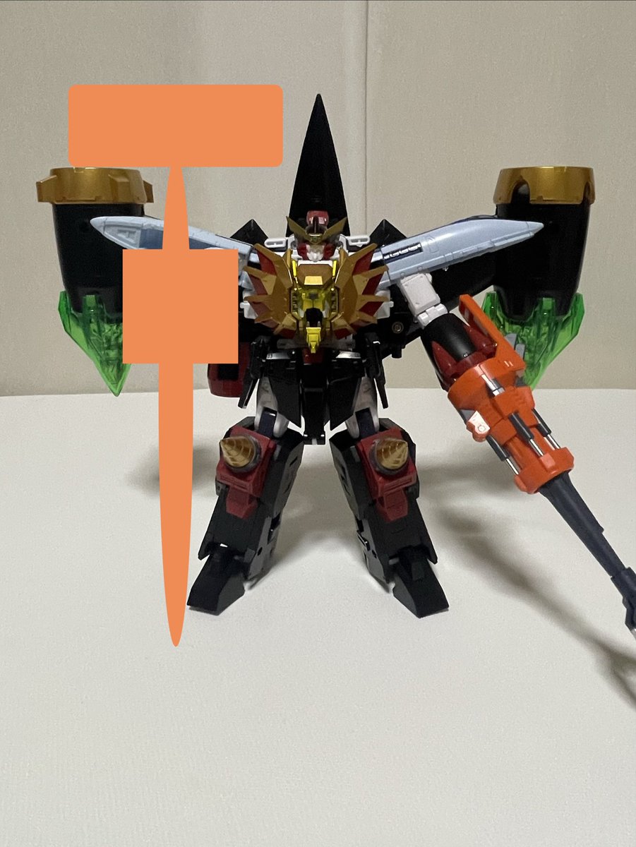 TAKA2ROBOZUKI's tweet photo. 最後の付属品、ガトリングドライバーを装備させて。
ただ.....右側にこんな感じのやつが足りないよなあ？
他社のこれまでの立体物を見てるとこの形態にはやっぱり必要だよね。
近いうちに発表してくれると良いなあ... https://t.co/ryL5Dn9fXH