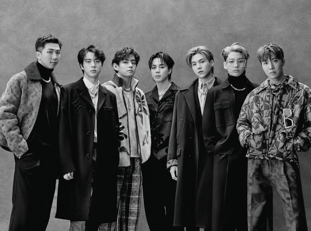 7bonobonoya7's tweet photo. The biggest band in the world, ladies and gents 

#ARIASBTS https://t.co/eRnAe7Q50G