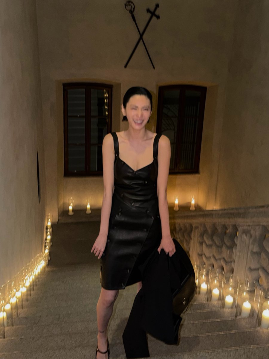 jin_a_nanaaaaa's tweet photo. 27.09.2026 | NANA IG UPDATE

🖤🤎🖤

#임진아 #나나 #ImJinah #Nana #스캔들 #TheScandal #MilanFashionWeek #FERRAGAMOSS27 https://t.co/EB1VJsyRty