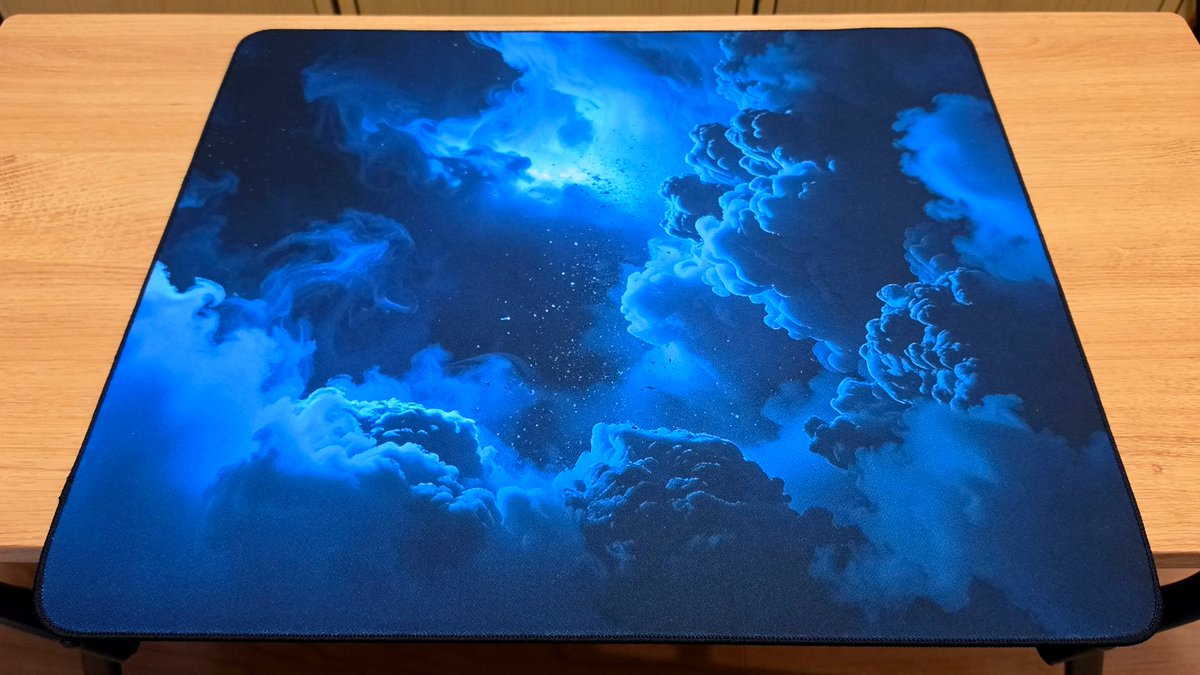 R_GameTV's tweet photo. 株式会社DotAndZ様より、ゲーミングマウスパッド「Ocean Eye」をご提供頂きました！幻想的なデザインがめちゃカッコいい…！

「滑りの良さ」と「止めやすさ」のバランスに力が入ったマウスパッドで、使っててめちゃくちゃ操作性が心地よかったです…！大切に使います！

https://t.co/32Czgi7psF
#PR https://t.co/ITxtootw2P