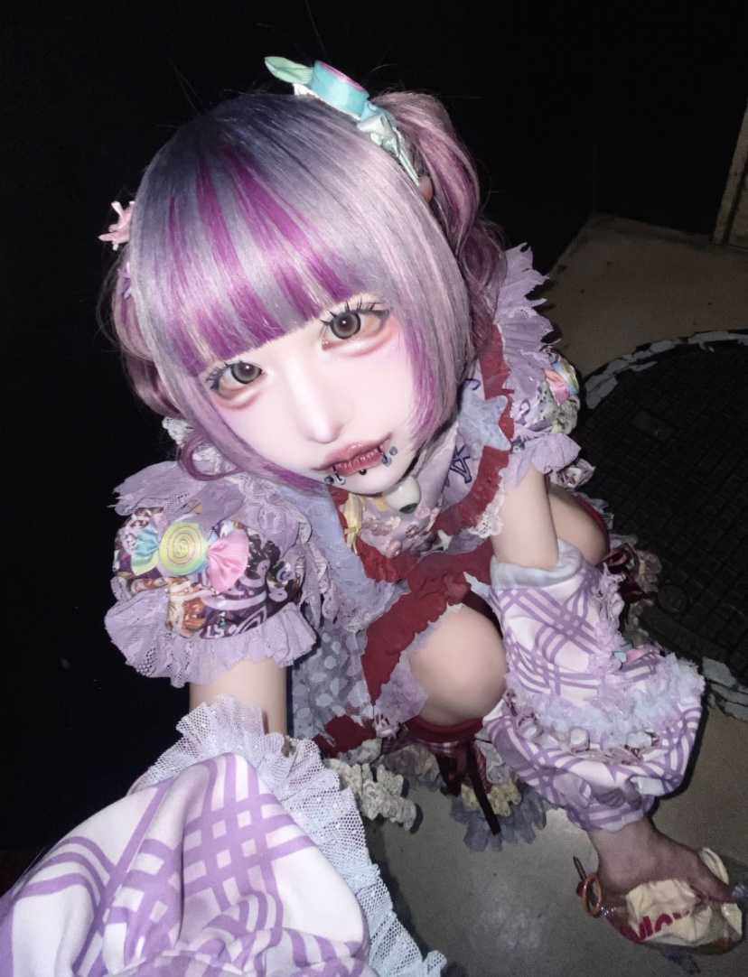 deadangellq's tweet photo. it’s weird how a lot of jirais follow may mellow but actually don’t know anything about villains house… 
support her please!!! https://t.co/8lsgnxF6Ag