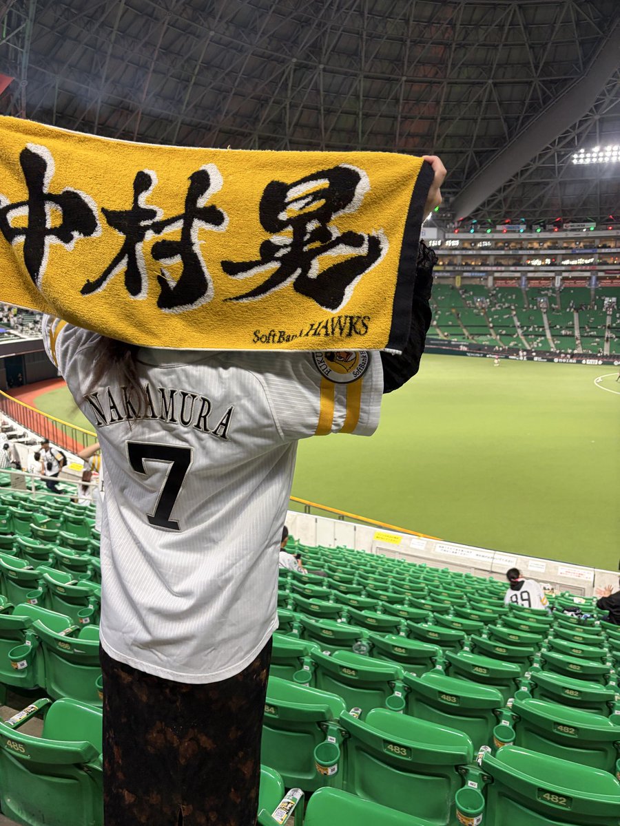 __gara_sh's tweet photo. 晃さんありがとう！そして引退おめでとうございます☺️#中村晃　#sbhawks https://t.co/AQFJNsxKJp