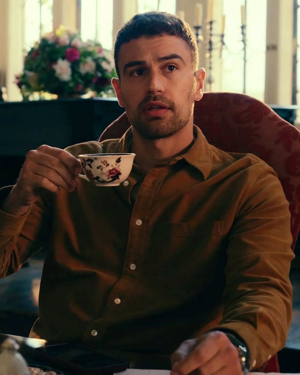 OmenSaysHello's tweet photo. Do NOT watch The Gentlemen if you are questioning your identity even a little bit you WILL want to turn into Edward and it WILL make you sad.

HES ACTUALLY NOT ME IM IN HELL, HELL I TELL YOU
(this may be worded slightly dramatically) https://t.co/lVASlKsJWy