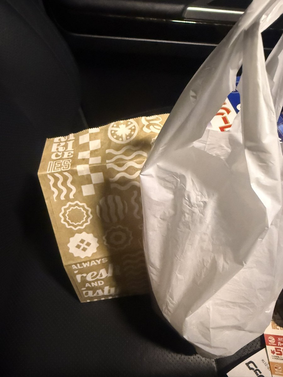 sutharn's tweet photo. またまたプリンシェーキとポテト🍟

来月もプリンシェーキ半額やるってよ！ https://t.co/HDF7ix9csN