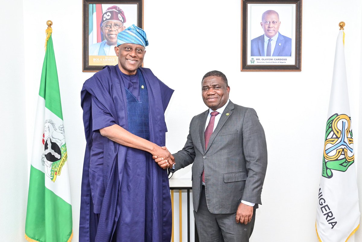 cenbank's tweet photo. ECOWAS Commission Team visits CBN

On Friday, September 25, 2026, the Governor of the Central Bank of Nigeria, Mr. Olayemi Cardoso welcomed a delegation from the Economic Community of West African States (ECOWAS) to its headquarters. Leading the visit was Dr. Sylla Kalilou, ECOWAS Commissioner for Internal Affairs, accompanied by Mr. Dephue Yenpea Zuo, the Commission’s Commissioner for Economic Affairs and Agriculture.

#CBN
#ECOWAS
