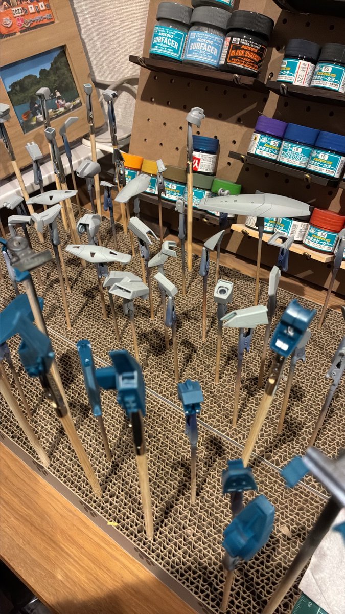 sac01225698's tweet photo. #みんなでプラモ部
HGUCリガズィ作成進捗🤨
サフ吹き中😀今回はベルトーチカチルドレンの世界線を意識した配色にしようかなと思っています💪🏿 https://t.co/ASWOCTCv7I