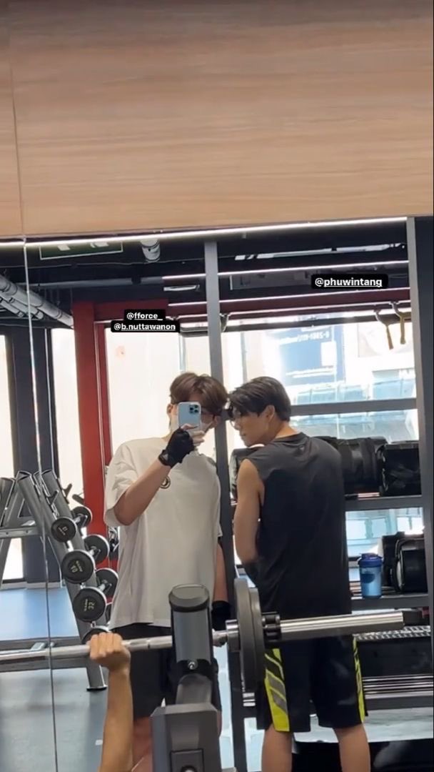 buzunkalbii's tweet photo. pondphuwin’s and their gym date😏🫣
#pondphuwin https://t.co/fJUPWHmIfn