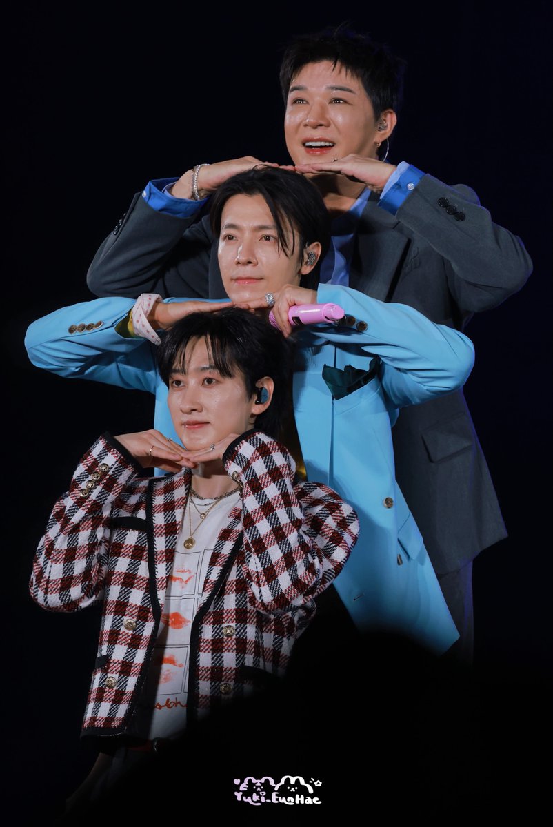 TheLees_HyukHae's tweet photo. So cute S.E.D Photos!!!! 💙

#EUNHYUK #DONGHAE
#은혁 #동해 
#SHINDONG #신동

Cr  yuki_eunhae

1/2 https://t.co/mbyMjWRwYc