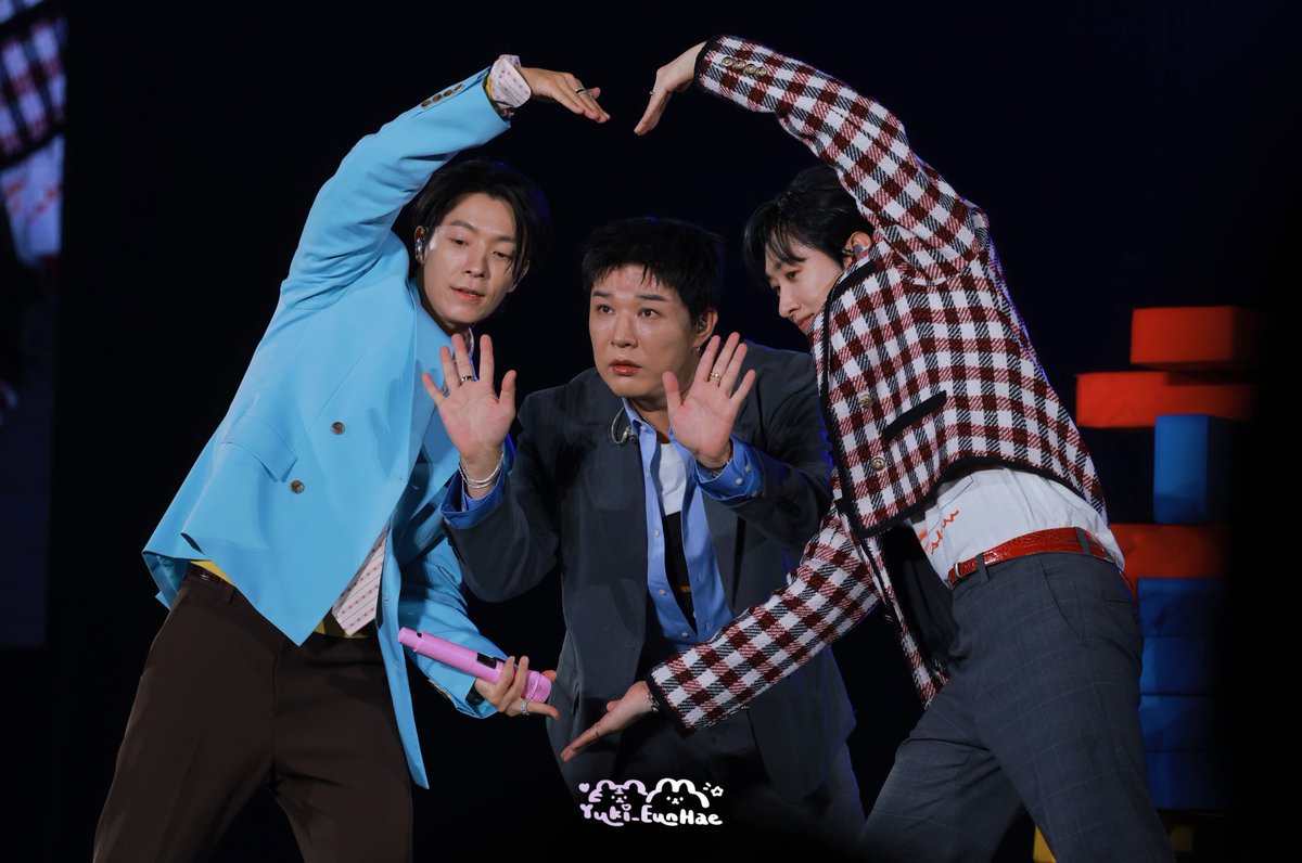 TheLees_HyukHae's tweet photo. So cute S.E.D Photos!!!! 💙

#EUNHYUK #DONGHAE
#은혁 #동해 
#SHINDONG #신동

Cr  yuki_eunhae

1/2 https://t.co/mbyMjWRwYc