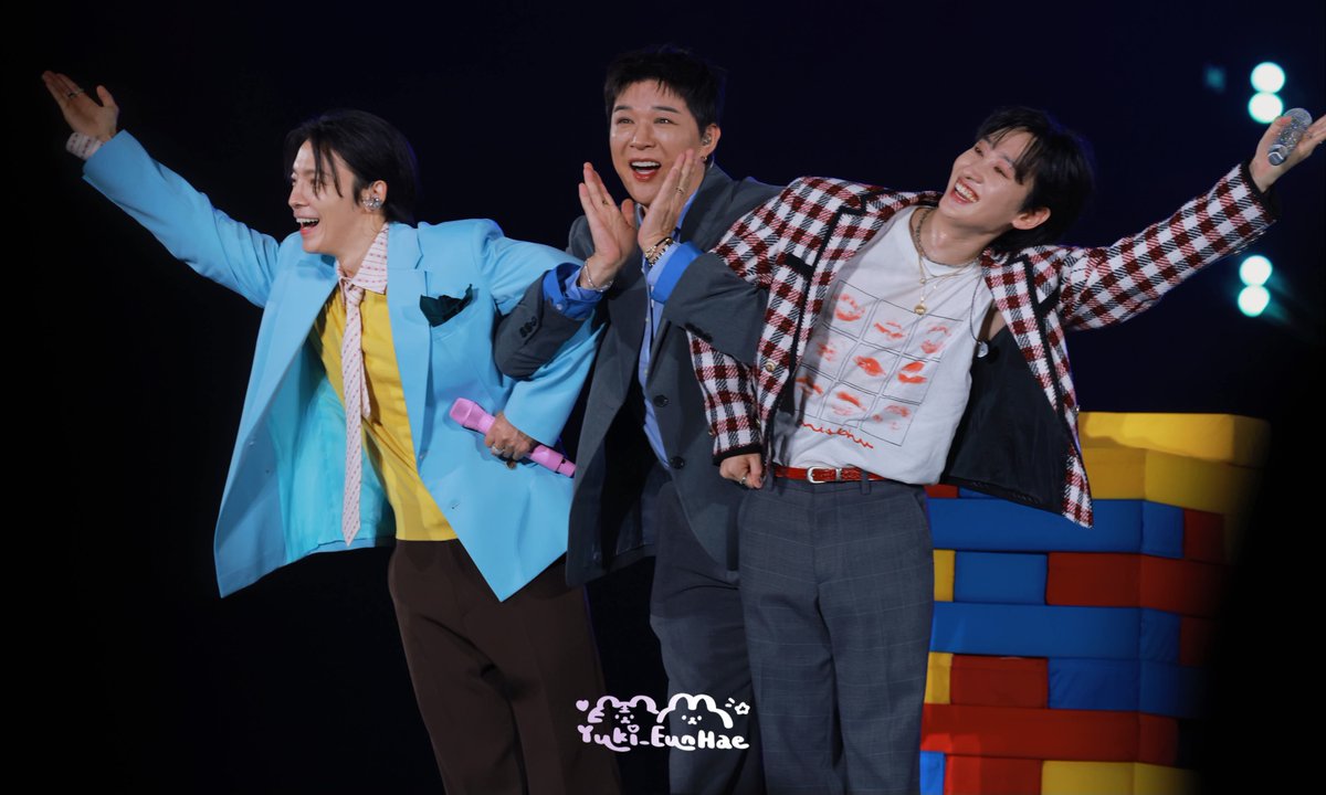 TheLees_HyukHae's tweet photo. So cute S.E.D Photos!!!! 💙

#EUNHYUK #DONGHAE
#은혁 #동해 
#SHINDONG #신동

Cr  yuki_eunhae

1/2 https://t.co/mbyMjWRwYc