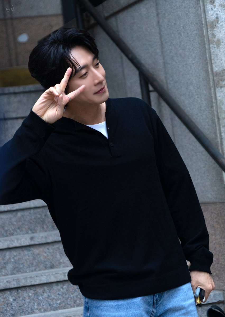 minamlove47's tweet photo. 260924 낮 죽음에 관하여 퇴근길
#성태준 배우님 https://t.co/lT7tbicWD0