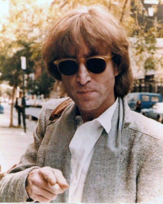 BeatlesEarth's tweet photo. John Lennon was a huge Blondie fan. He loved their 1980 hit, "The Tide is High" and according to Sean Lennon, he played it constantly at their Long Island home.

In 1979, John wrote Ringo Starr a postcard suggesting that Ringo make songs like Blondie's "Heart of Glass". https://t.co/TEGSCzTyGB