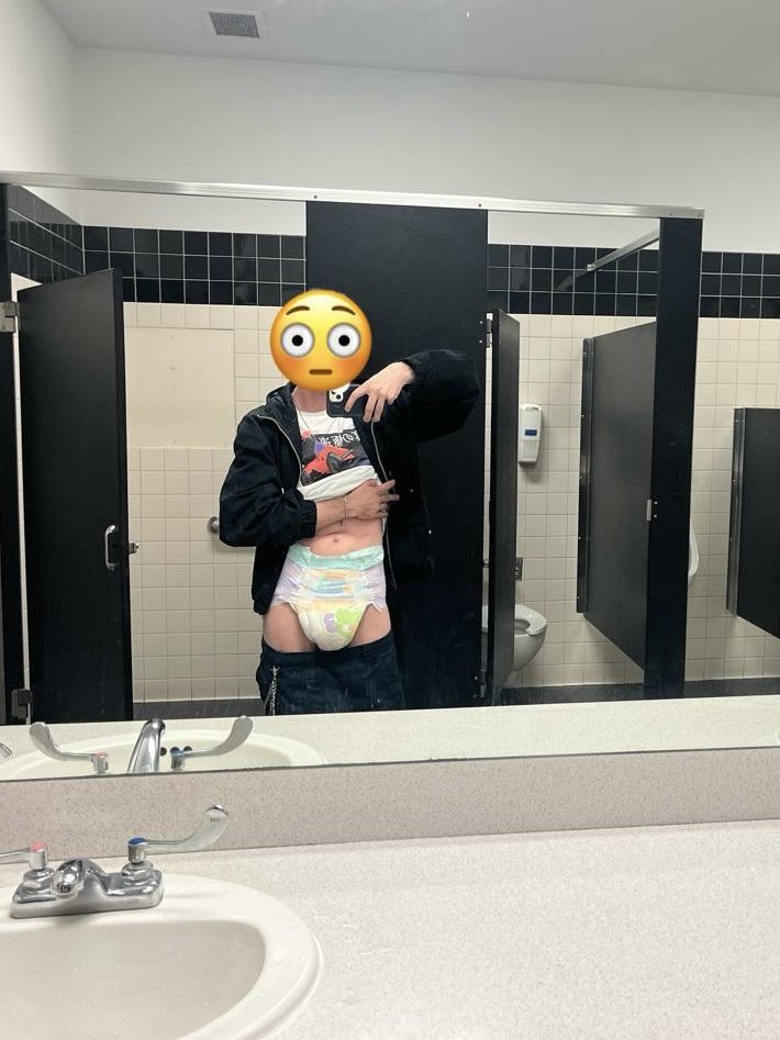 boyonbdsm's tweet photo. Certain pictures and videos get extra credits on my Back To School Challenge. Classrooms and restrooms outside the stays are some of them, and a Nebraska boy went for it.

Abdl Diaperlife Diaperlover https://t.co/vF5SHJghSg