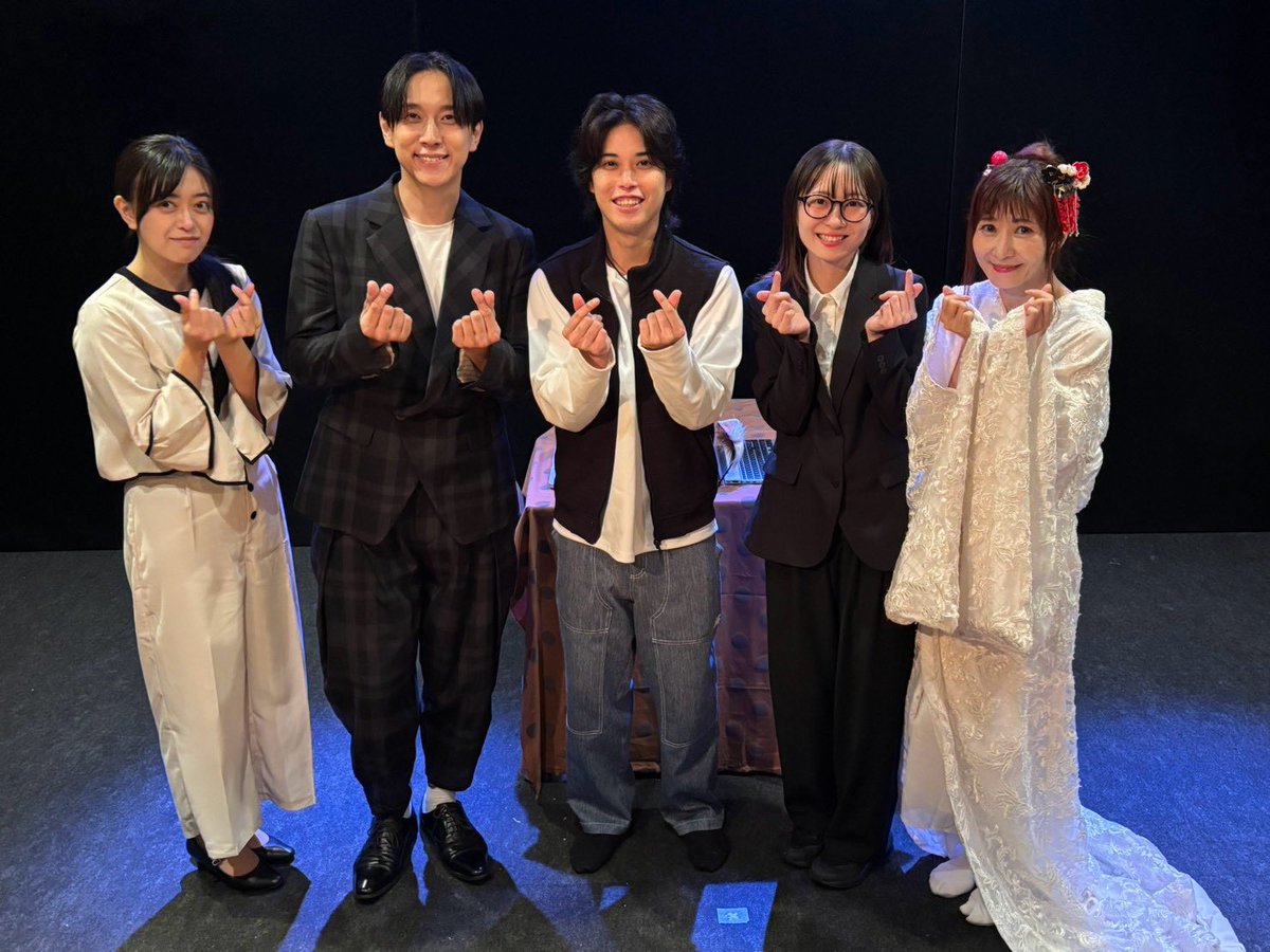 Aya27songe's tweet photo. #夜露の道しるべ
無事に全公演終演いたしました
ご観劇して下さった全ての皆様
誠にありがとうございました

この言葉を書けることが
どんなに有り難く幸せなことなのか
幕が開くのが当たり前じゃないことを
今回、改めて強く感じました

唯一無二の作品をこの座組でお届けできたことは一生の財産です https://t.co/tlWm8HiDOu