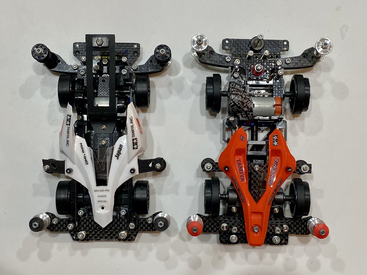 Hamuo_Mini4WD's tweet photo. ひとまずS2チューンマシン完成。
ボディのカットがイマイチだったかなぁと思ったので、更にカットしてみた。
こっちのほうが個人的に良いかな。

ダッシュモーター用の1号機、RM-Aと並べてみた。 https://t.co/9MnWdKlJ9q