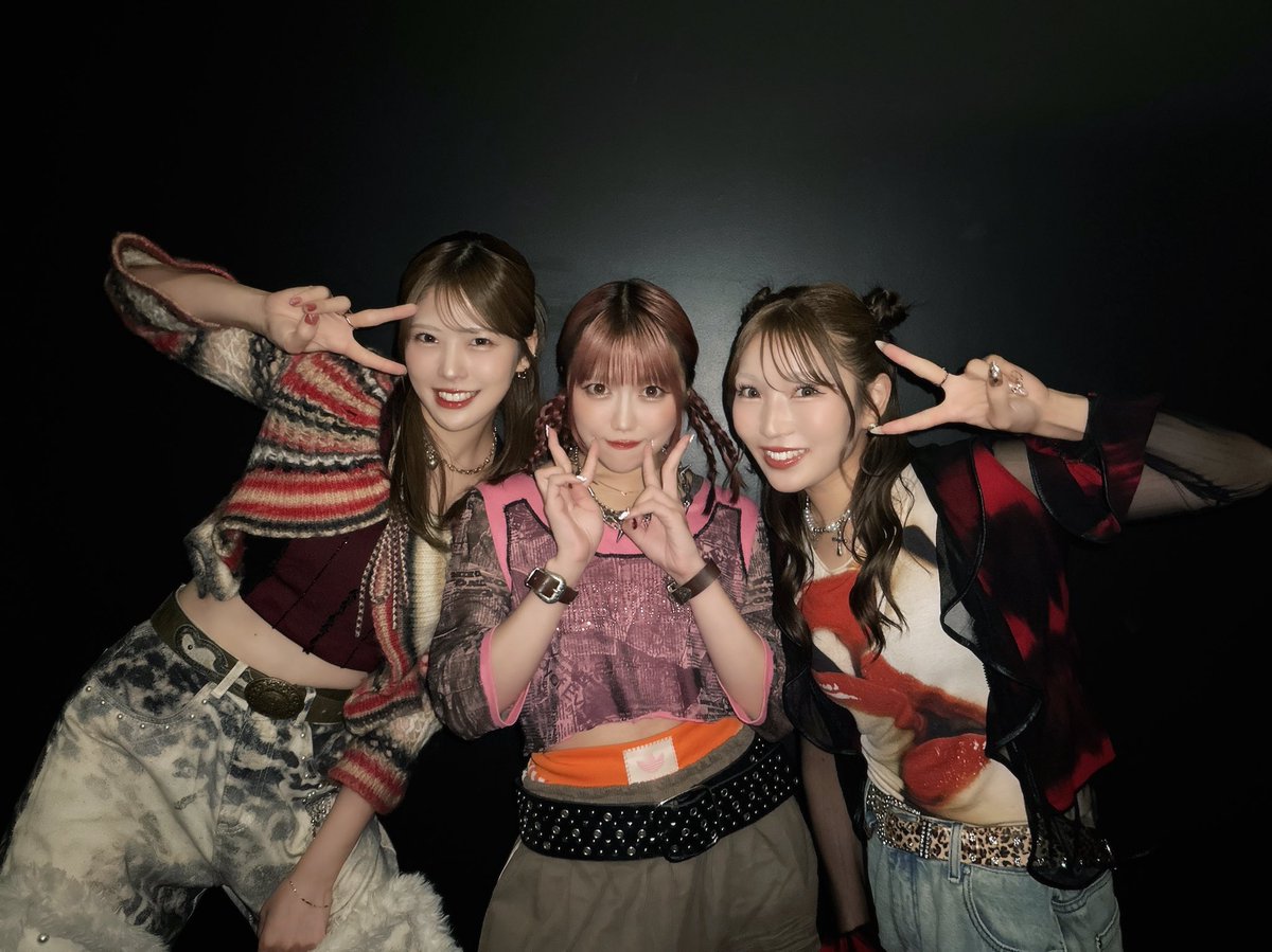 Finally_Rock's tweet photo. 【 𝐓𝐡𝐚𝐧𝐤 𝐲𝐨𝐮 】

BURN GiRLS BURN Vol.10
at REDSUN金沢

<Set List>
01.  Danger
02. アゲアゲええじゃないか!!!
03. メタモルフォーゼ
04. LANDSTAR
05. わすれらんねぇよ
06. StartLine
07.  うちらやっぱ最強じゃん？

🎧Finally Major Debut EP 【door】🎧
▶︎ https://t.co/Nmft921ANr

また6人完全体のFinallyも見に来てください‼️

◤￣￣￣￣￣￣￣￣￣￣￣￣￣
　　　　　Finally
　　東名阪ツアー2026
　　　　  開催決定
＿＿＿＿＿＿＿＿＿＿＿＿＿◢

今回は普通のツアーじゃありません！

東名阪を3周回って、
Finallyを認めてもらいに行きます🔥

🗓️スケジュール
【1周目/無料スリーマン】🚨SOLD OUT
10.23 愛知｜名古屋 HeartLand
10.24 大阪｜心斎橋 Pangea
10.31 東京｜渋谷 Milkyway

【2周目/ワンコインツーマン】
11.13 愛知｜名古屋 ell.SIZE
11.15 大阪｜アメリカ村 BEYOND
11.23 東京｜渋谷 Milkyway

【3周目/ワンマンライブ】
12.06 愛知｜名古屋 SPADE BOX
12.20 大阪｜LIVE SQUARE 2nd LINE
12.27 東京｜神田スクエアホール

🗣️なぜこのツアーをやるのか
ぜひツアー特設サイトをご覧ください！
https://t.co/L6ZcDYm80p

《member》

🟧Haruna（@haruharu_5_10 ）
🟨Tina （@tlna_0619 ）
⬜️Aoi （@aoi_1204a ）
🟥Rinka（@yaorinka ）
🟪Juri（@juri_ddd ）
🟦Meg（@megutan777 ）

#Finally 
#ファイナリー
#Finally東名阪ツアー2026