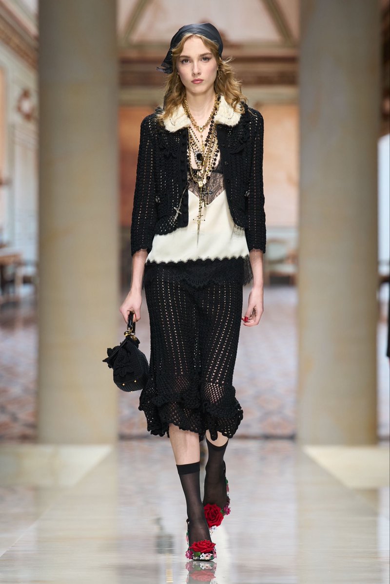 cestprada's tweet photo. dolce &amp; gabbana ss27 https://t.co/GGyoerqd3I