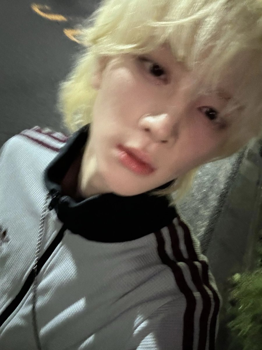 AEN_now's tweet photo. 밤 산책

#AEN #에이엔 #JUNSEO 
#준서 #쭌이 https://t.co/QEKSswYLwd