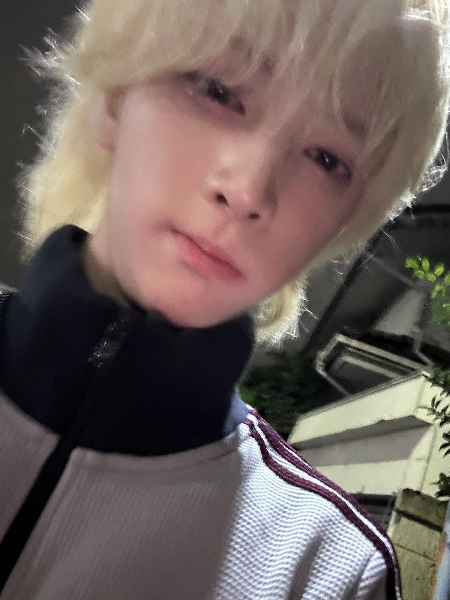 AEN_now's tweet photo. 밤 산책

#AEN #에이엔 #JUNSEO 
#준서 #쭌이 https://t.co/QEKSswYLwd