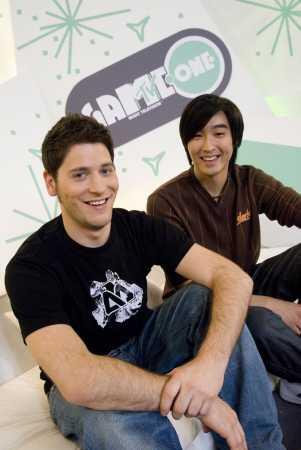 StormplayerDX's tweet photo. Heute vor genau 20 Jahren um 19:30 Uhr ging die Sendung MTV Game One auf Sendung. 
Man hatte Simon Kretschmer sowie Daniel Budiman von GIGA Digital abgeworben. Damit die beiden ne Gaming Sendung für sie entwarfen.
Sie hatten neben GIGA GAMES, gaming in Deutschland sehr geprägt.🎮 https://t.co/wHmXMpnwLA
