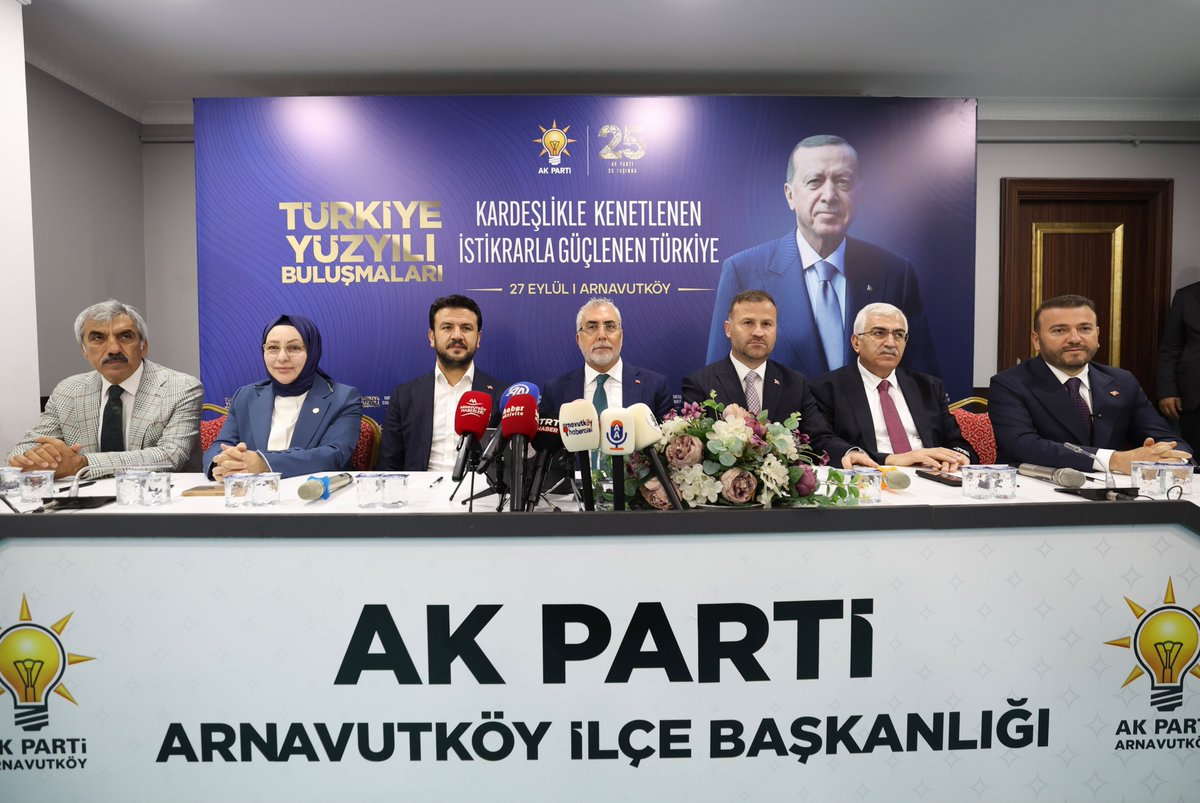 isikhanvedat's tweet photo. AK Parti kadroları olarak 81 ilimizin tamamında vatandaşlarımızla gönül birlikteliğimizi güçlendirmeye, teşkilatımızla sahadan gelen taleplere yönelik politikalarımızı geliştirmeye devam ediyoruz. 

📍#TürkiyeYüzyılıBuluşmaları kapsamında İstanbulumuzun güzel ilçesi Arnavutköy’deyiz.

AK Parti Arnavutköy İlçe Başkanlığımızda, teşkilatımız ve basın mensuplarıyla bir araya geldik.

Cumhurbaşkanımız Sayın @RTErdogan’ın liderliğinde Kardeşlikle Kenetlenen, İstikrarla Güçlenen Türkiye anlayışımız doğrultusunda çalışmaya devam edeceğiz.🇹🇷

@AkpartiArnvtky