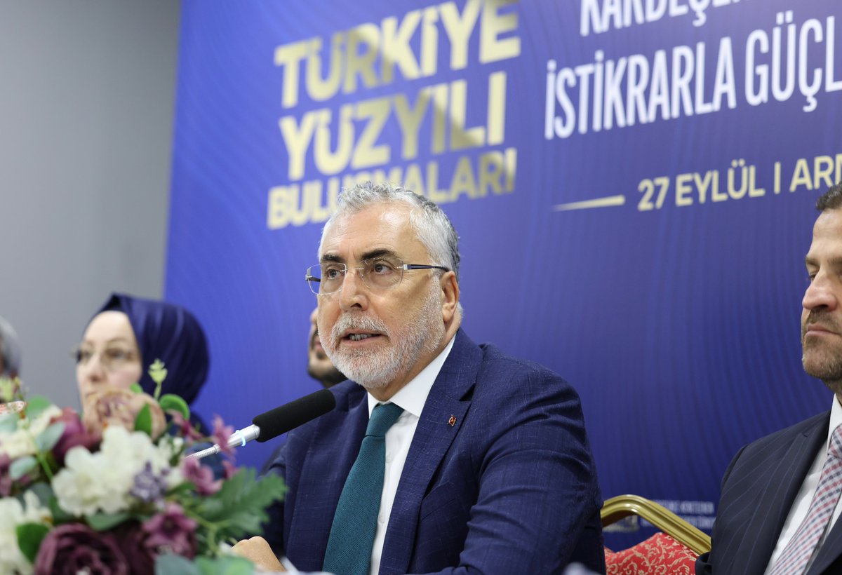 isikhanvedat's tweet photo. AK Parti kadroları olarak 81 ilimizin tamamında vatandaşlarımızla gönül birlikteliğimizi güçlendirmeye, teşkilatımızla sahadan gelen taleplere yönelik politikalarımızı geliştirmeye devam ediyoruz. 

📍#TürkiyeYüzyılıBuluşmaları kapsamında İstanbulumuzun güzel ilçesi Arnavutköy’deyiz.

AK Parti Arnavutköy İlçe Başkanlığımızda, teşkilatımız ve basın mensuplarıyla bir araya geldik.

Cumhurbaşkanımız Sayın @RTErdogan’ın liderliğinde Kardeşlikle Kenetlenen, İstikrarla Güçlenen Türkiye anlayışımız doğrultusunda çalışmaya devam edeceğiz.🇹🇷

@AkpartiArnvtky