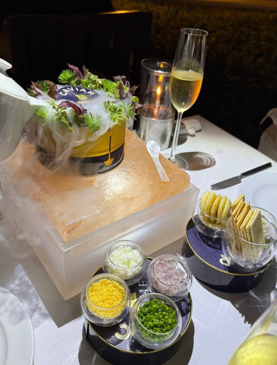 amy_yordt's tweet photo. 🥂Life is tough enough as it is, so treat yourself occasionally. Eat and drink what you like, and enjoy your own dinner time.#AfterWorkJoy #TreatYourself #DinnerTime #RitualsOfDailyLife #EnjoyTheMoment #LivingWell #LifeSnippets #LittleJoysInOrdinaryDays https://t.co/jO6GmbSaeh