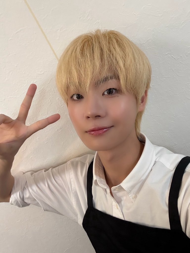 OFFICIAL__KAJA's tweet photo. [📸] 260927

『BOYS FILE × KAJA コラボイベント』

#HOJIN 🐥💛

#KAJA #カジャ #카자 
#ホジン #호진 https://t.co/uU1EJYJqjo
