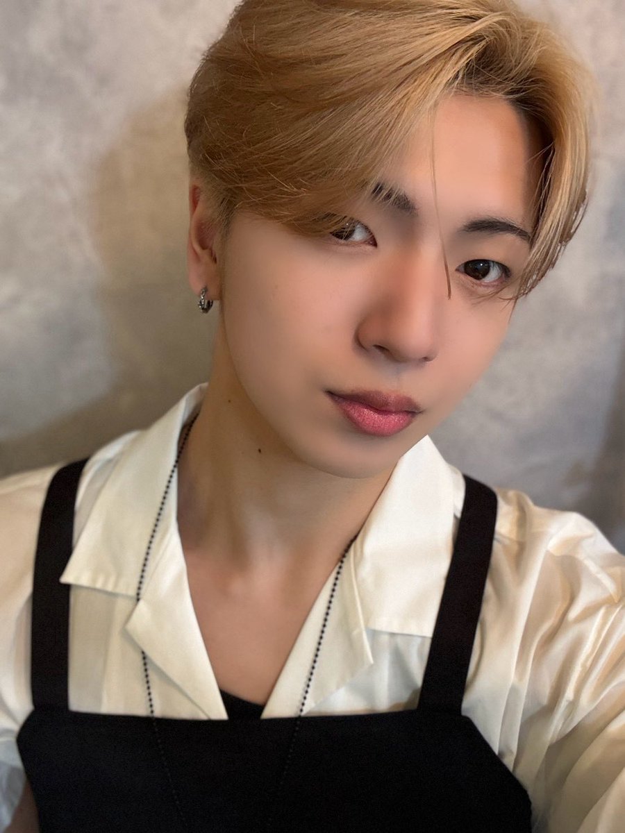OFFICIAL__KAJA's tweet photo. [📸]   260927

『BOYS FILE × KAJA コラボイベント』

#RIKU 🦊💙

#KAJA #カジャ #카자 
#リク #리쿠 https://t.co/q03xuIe7k0