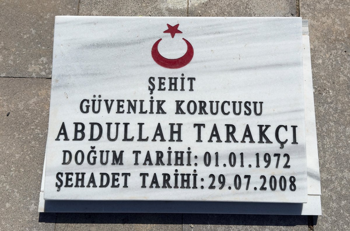 1Sehitoglu's tweet photo. Babam 29.07.2008 tarihinde terör örgütü tarafından haince, kalleşçe ve alçakça şehit edildi. Bizim acımız ve hesabımız unutulmadı, unutulmayacak. Babamın katilleri olan başta bebek katili Abdullah Öcalan ve terör örgütüne destek veren herkes, yaptıklarının hesabı sorulmalıdır. adalet yerini bulana kadar mücadelemiz devam edecek Helalleşeceğimiz ama hesaplaşacağız 🫡🇹🇷

Teröristle müzakere edilmez, terörle mücadele edilir. Hainleri ve terörü asla unutmayacağız. Babamın dökülen kanının hesabını sonuna kadar soracağız bu mücadeleden asla vazgeçmeyeceğiz. 🫡🇹🇷

📍@1Sehitoglu 

#HainsizTürkiye #TeröreBoyunEğmeyeceğiz #teröristlemüzakereyehayır #NEMUTLUTÜRKÜMDİYENE
#vatan #bayrak #şehit #gazi