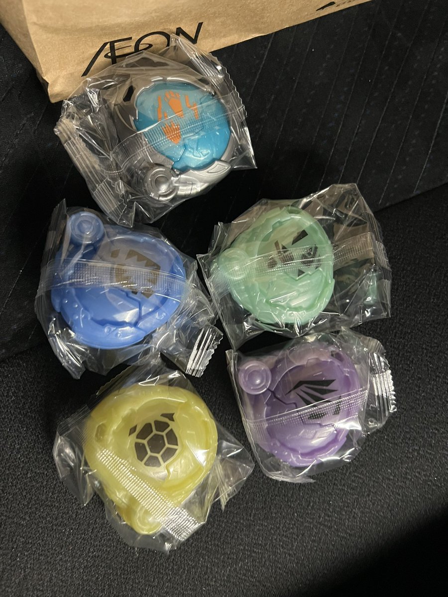 MOMOTO999's tweet photo. もうバンダイのランダムは買わない https://t.co/dpgV1nHtOJ