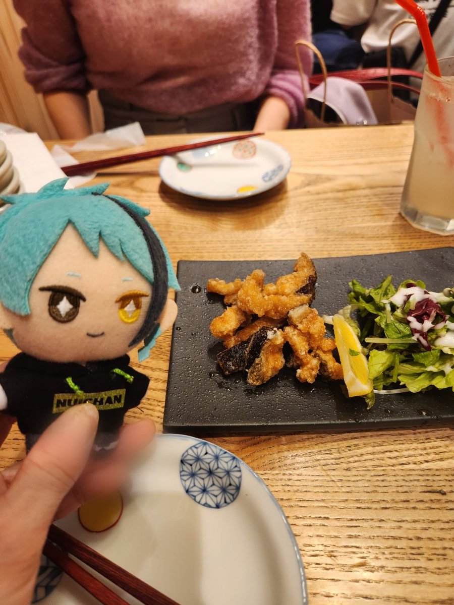 m_twst_fj's tweet photo. 🐬うつぼの唐揚げだよ
🐬「え……」 https://t.co/TScYv6TR0O