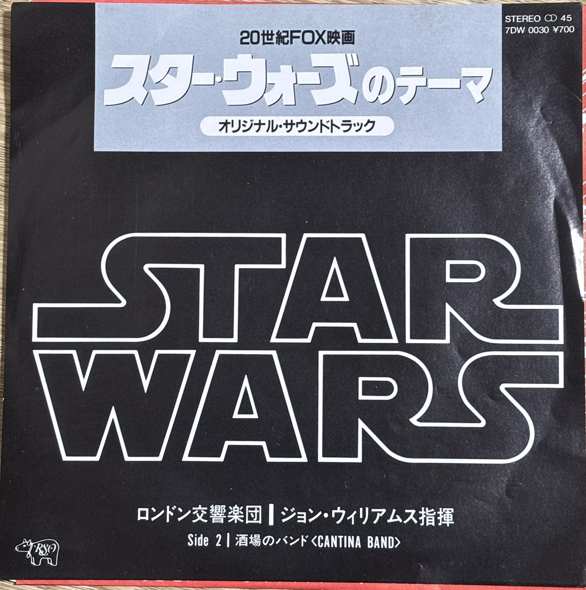 pirochi30's tweet photo. なかなか投稿が購入に追いつかない昨年からの戦利品😅

映画音楽レコード

『スター・ウォーズのテーマ』ジョン・ウィリアムズ作曲・指揮/ロンドン交響楽団演奏
もはや説明不要のあのテーマ曲。
ＳＷのシングルレコードは生涯初の購入。

#スターウォーズ
#ジョンウィリアムズ https://t.co/IpdNH2WmRN