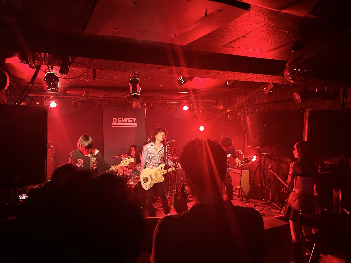 dr_jackins39's tweet photo. DEWEY15周年！
ドキドキするようなイカれた人生
はじまったぞ〜！

@tohsenbou 
@LIVEHOUSE_DEWEY https://t.co/J3Gb1S6NHC