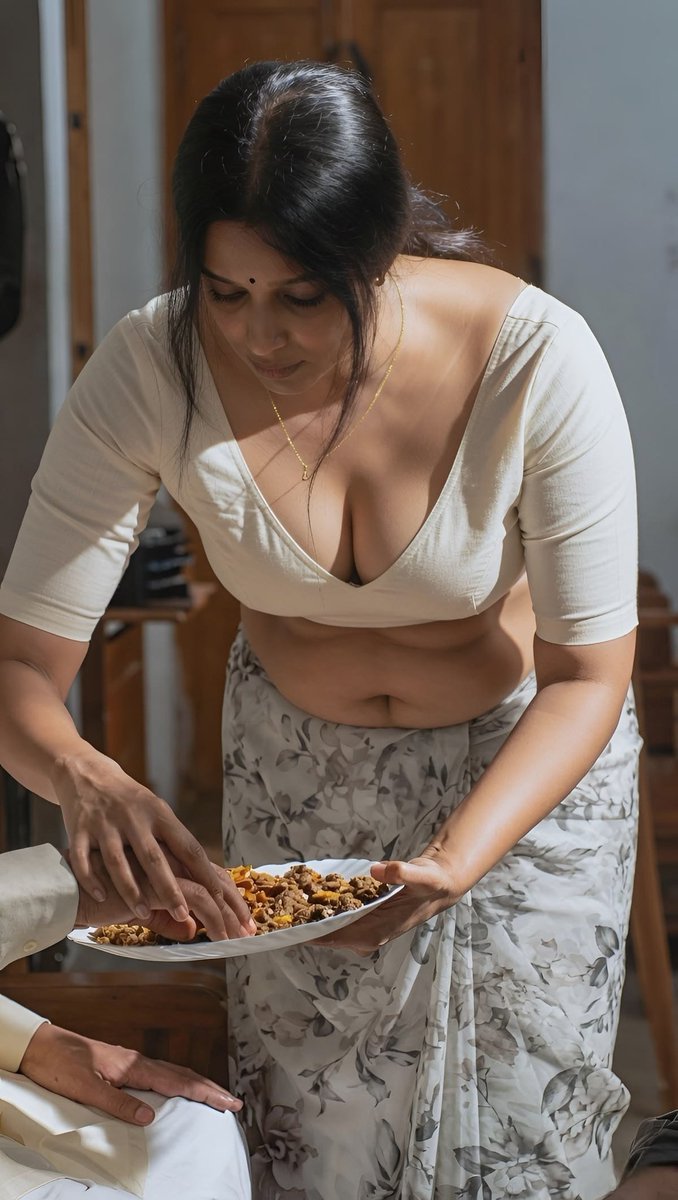 VijayRui16's tweet photo. Neenga veetuku varapa en pondatti ipdi ungaluku sapadu vacha yetha papeenga enna panuveenga avala 😋😋💦 https://t.co/G9Stl1Bl2N