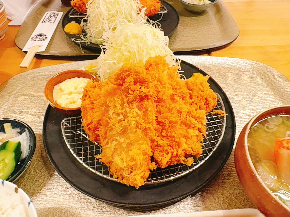 yettyfoot's tweet photo. 米とひなた
ロースカツ、2種の海鮮フライ定食

カツが柔らかく旨い上、イカと白身魚のフライもこの上ない。
米も釜炊きだって！ https://t.co/yOcpXJfBH6