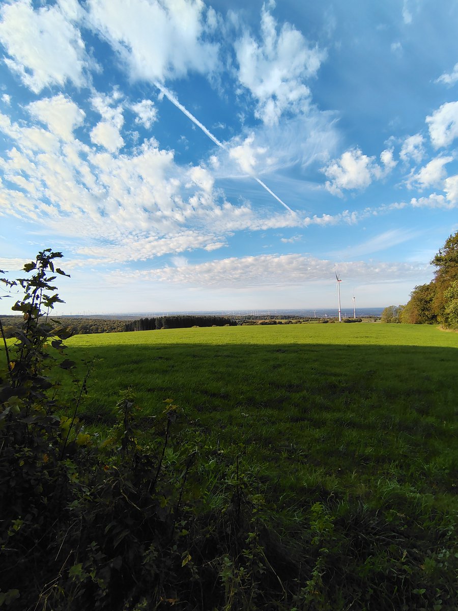 davstier's tweet photo. Muss mal wieder bisschen #Sundayrunday-Content geben👌🏼
Heute war ein wenig Leiden angesagt, aber Aussicht und Wetter haben entschädigt. Gute Runde.
18 km | 1:41:59 h | 426 HM | 1.424 km https://t.co/PfyjZ5VyOm