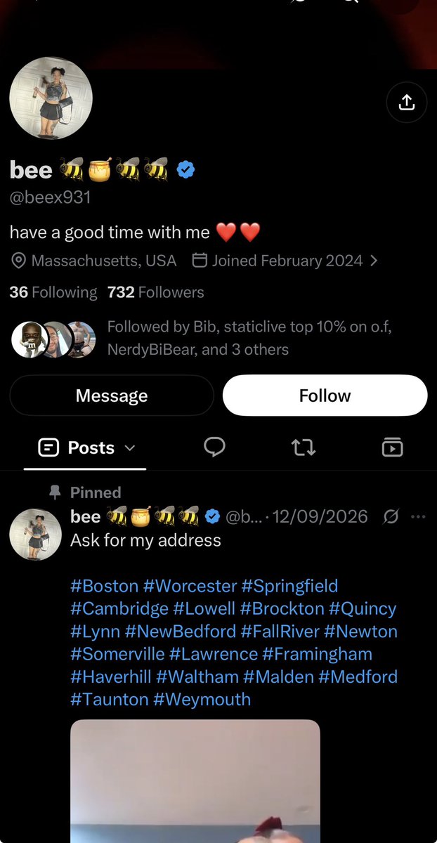 Viravaricha's tweet photo. @sluttyisis_ Fake account alert she scammed me https://t.co/Muu1Rt0nSv