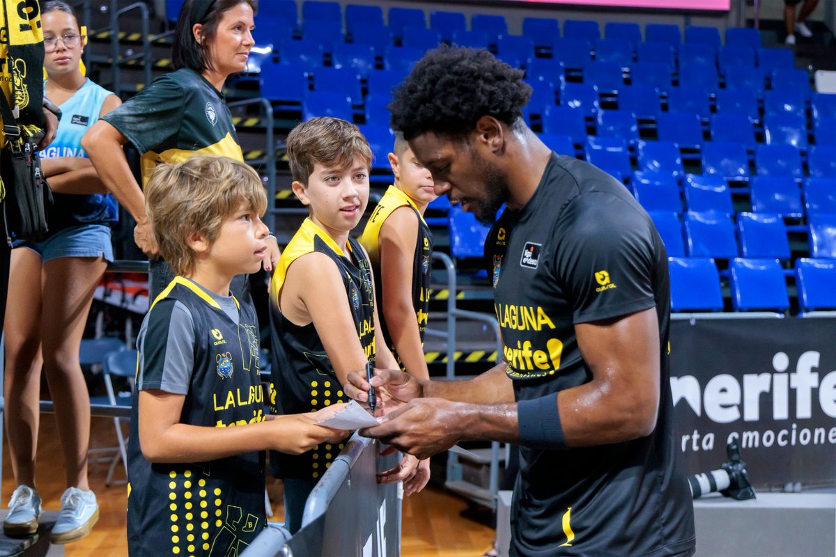 CB1939Canarias's tweet photo. 🫶 This is why we play 🏀 https://t.co/O1Mx0JBn7y
