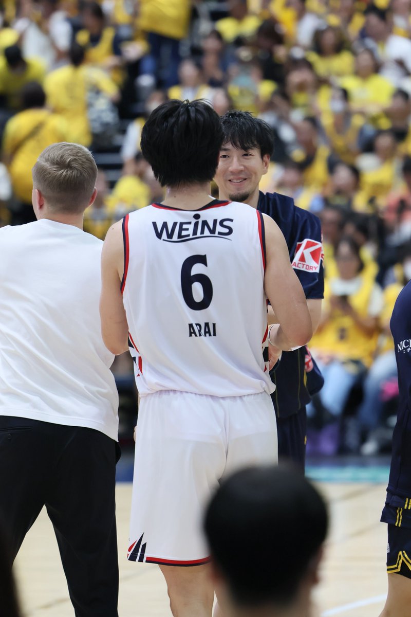 mei_bsk_'s tweet photo. 誤差でさーせん 比江島さんが楽人見る時に優しい顔してるのが本当に好き。私の感情はぐちゃぐちゃだけど本当に楽しい2日間で最高の開幕でした 楽人側ある人ください後生ですから https://t.co/A3cFI9IVM2