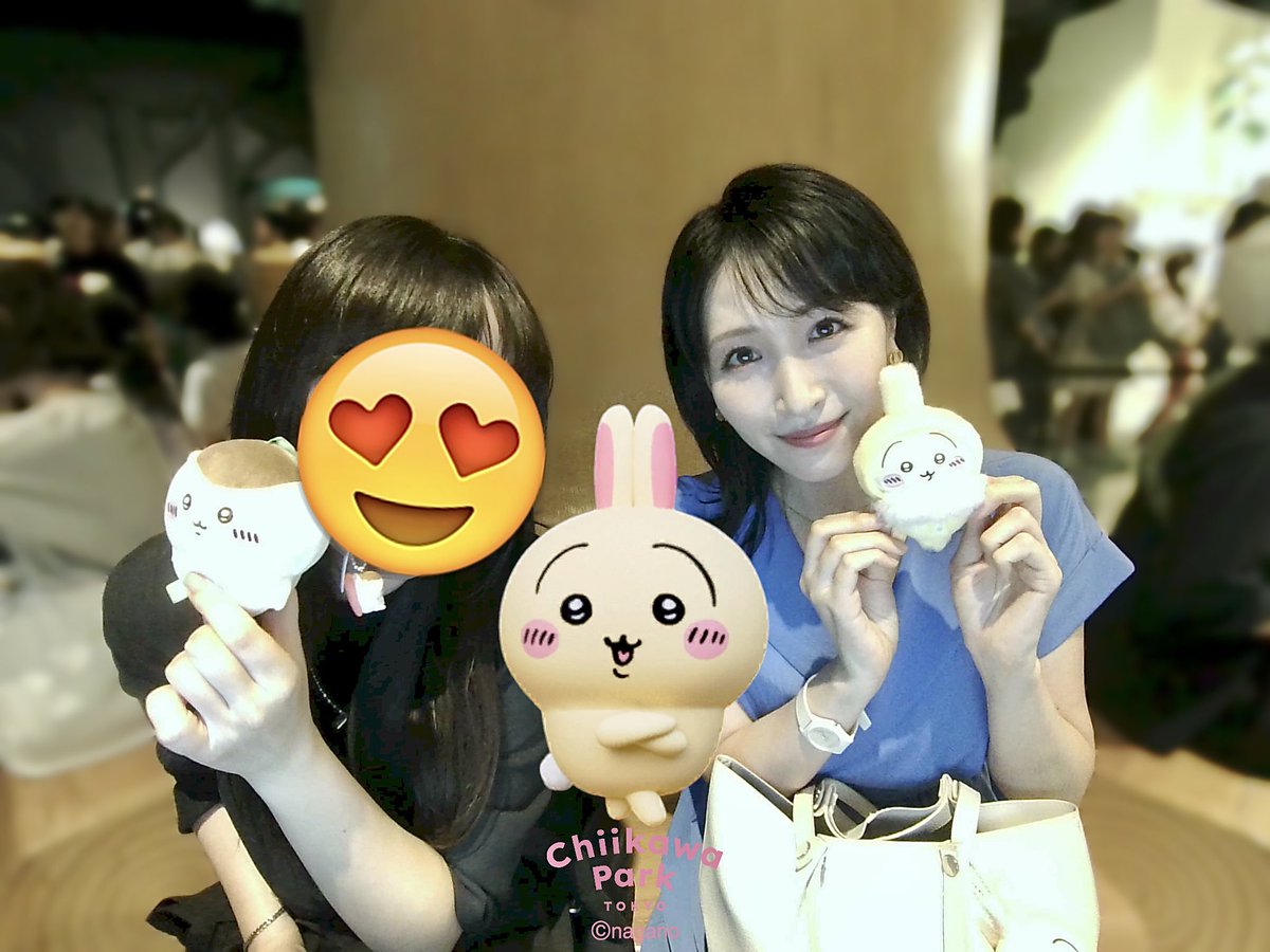 rurika_y's tweet photo. 本日、Lv.35になりました🎂✨
応援していただいている皆様、
いつもありがとうございます🍀

先日、念願だった #ちいかわ パークへ友人が連れて行ってくれました🤩✨
うさぎにも会えて、キーホルダーまでプレゼントしてくれて最高の思い出です🐰💛

家の一部のグッズですが、だいぶ増えてきました😆 https://t.co/NReRxqh9gP